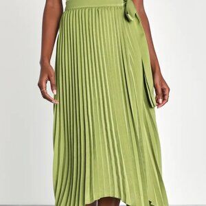 BRAND NEW LULU's Green Pleated Satin Wrap MIDI SKIRT